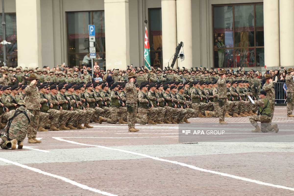 В Тбилиси проходит военный парад