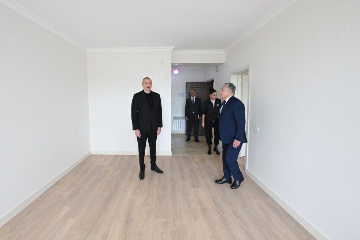Президент и первая леди Азербайджана ознакомились с условиями, созданными после ремонта и реконструкции в 15 многоквартирных зданиях в Ходжалы-ОБНОВЛЕНО 