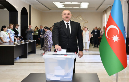Президент Ильхам Алиев проголосовал на парламентских выборах