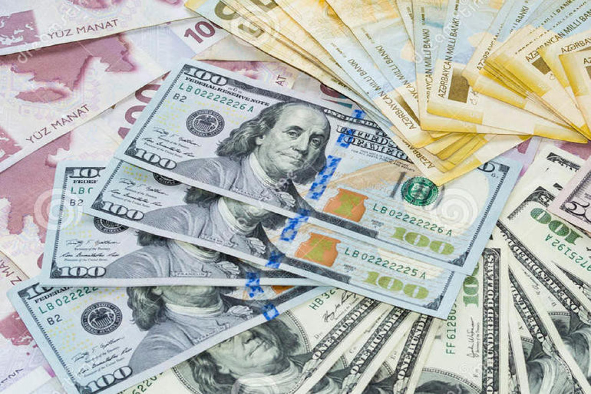 Банки Азербайджана сократили объем купли-продажи наличных долларов США более чем на 23%