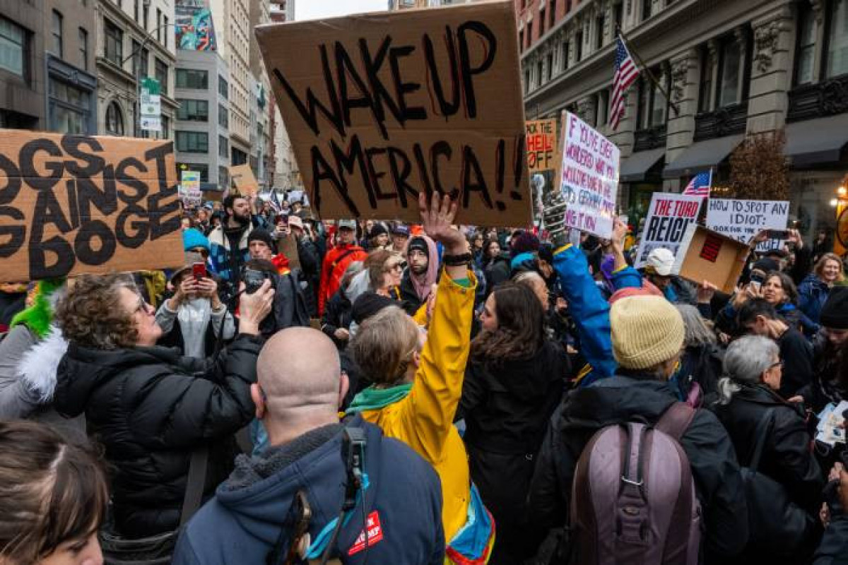 В европейских городах и США проходят акции протеста против политики Трампа