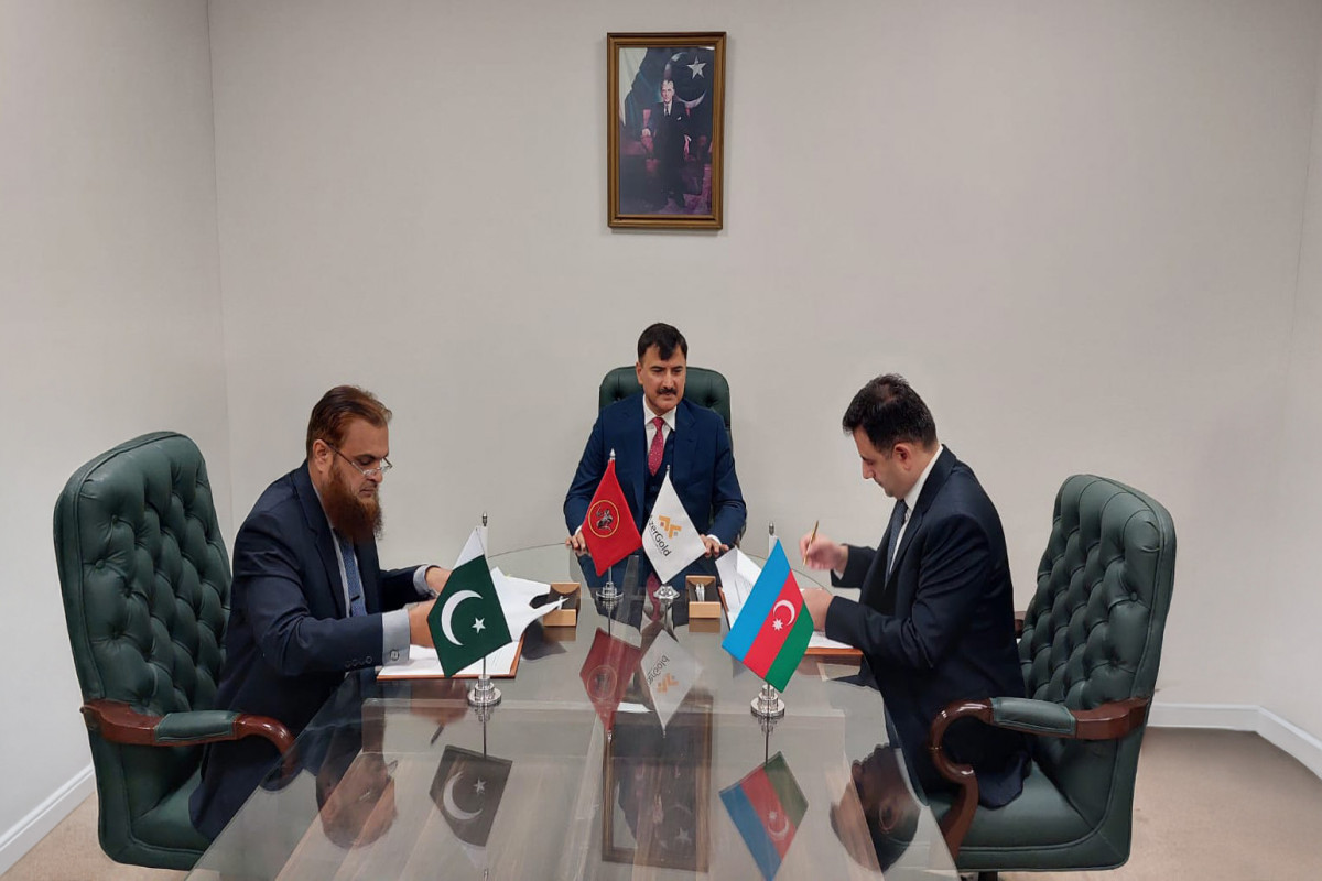 Подписаны документы о совместном сотрудничестве между ЗАО «AzerGold» и компанией «Frontier Works Organization»