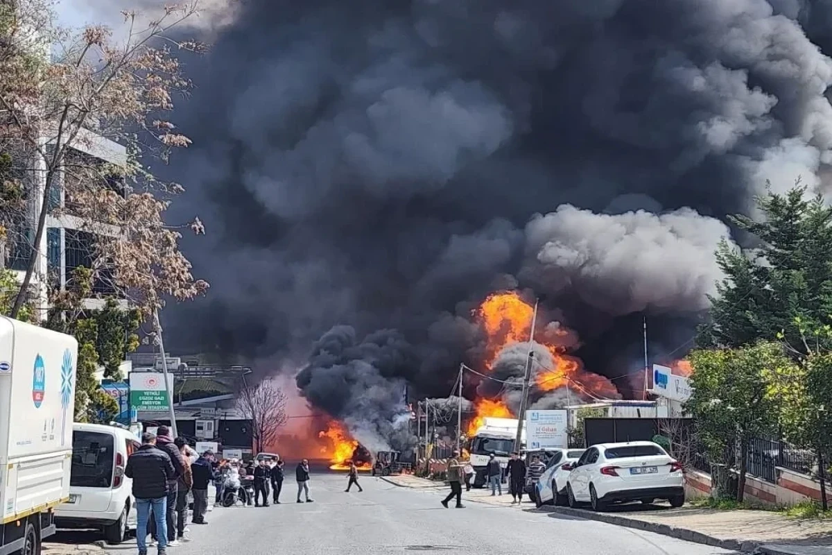 На складе химикатов в Стамбуле вспыхнул пожар-ФОТО -ВИДЕО 