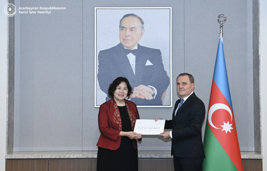 Глава МИД Азербайджана принял верительные грамоты нового посла Китая