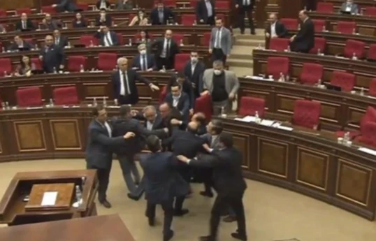 В парламенте Армении произошла драка между депутатами-ВИДЕО 