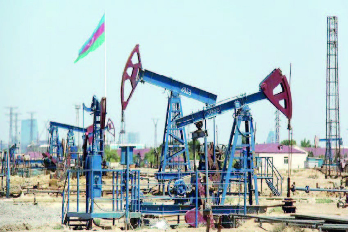 Азербайджанская нефть подешевела почти на 1 доллар