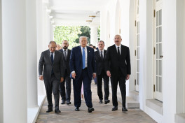 Дональд Трамп, Ильхам Алиев и Никол Пашинян провели трехстороннюю встречу-ВИДЕО -ОБНОВЛЕНО 