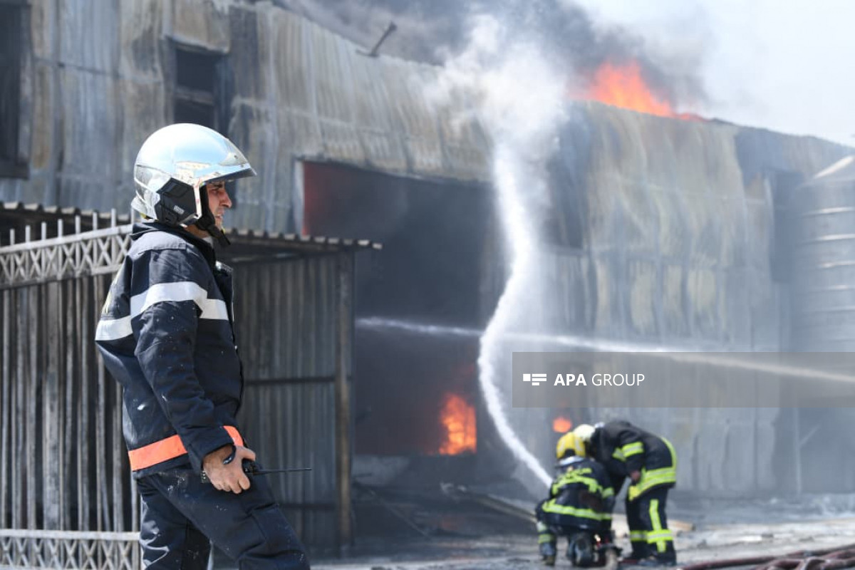 Пожар на заводе по производству красок в поселке Ашагы Гюздек потушен-ОБНОВЛЕНО-5 -ФОТО -ВИДЕО 