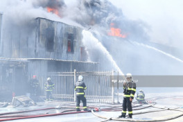 Пожар на заводе по производству красок в поселке Ашагы Гюздек потушен-ОБНОВЛЕНО-5 -ФОТО -ВИДЕО 