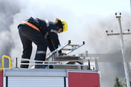 Пожар на заводе по производству красок в поселке Ашагы Гюздек потушен-ОБНОВЛЕНО-5 -ФОТО -ВИДЕО 