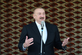Президенту Азербайджана Ильхаму Алиеву подарили ахалтекинского скакуна-ОБНОВЛЕНО 