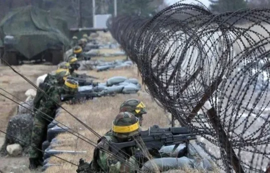 Военные Южной Кореи открыли предупредительный огонь на границе с КНДР