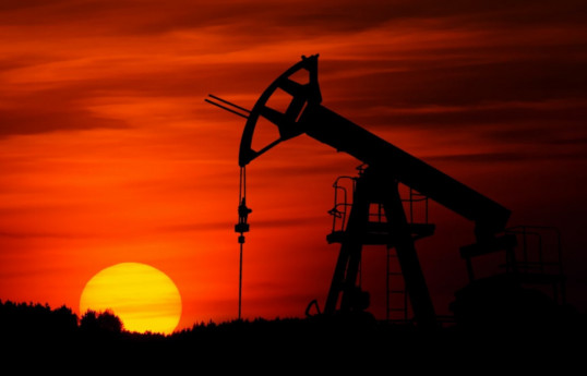 Цены на нефть на мировых рынках снижаются
