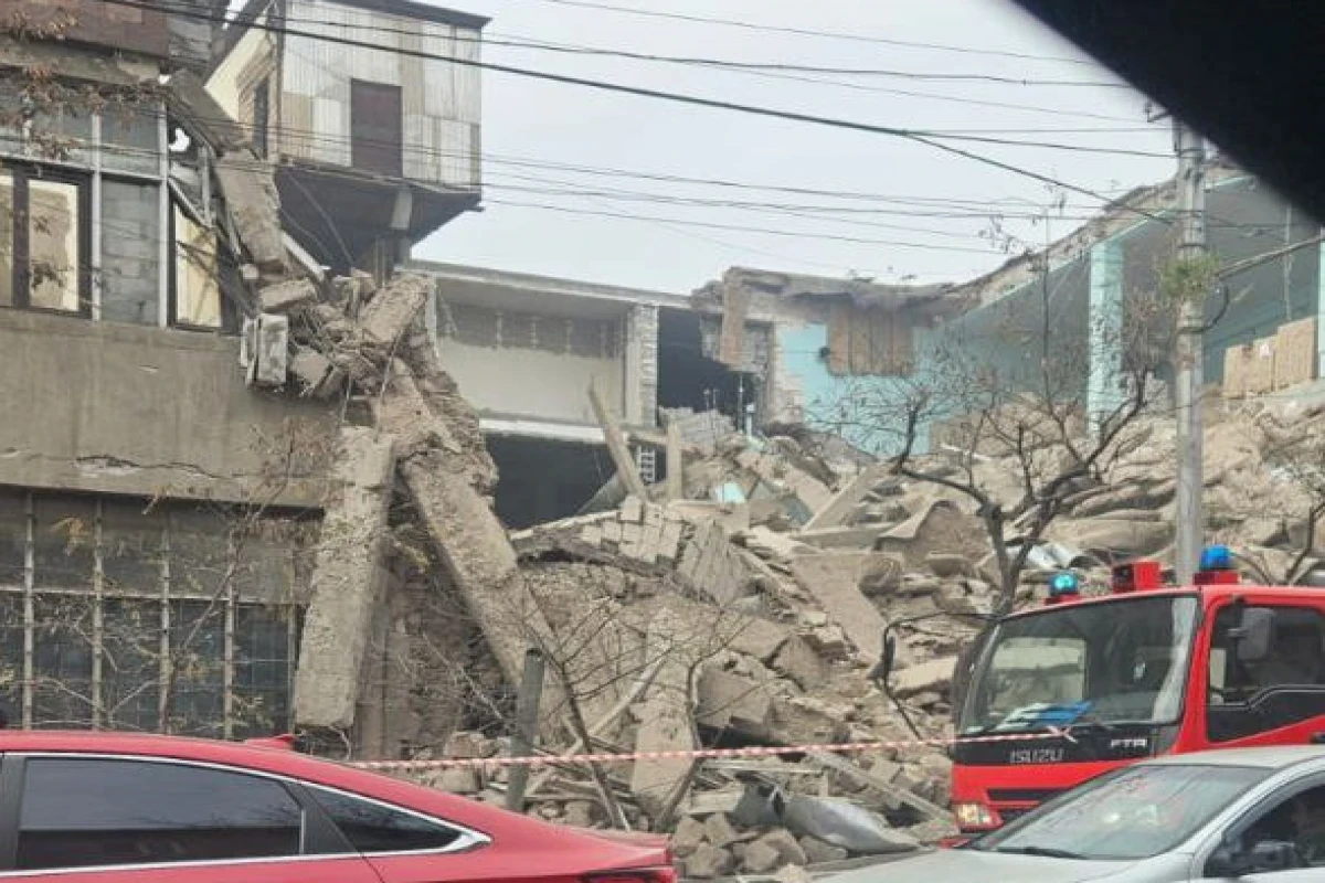 В Ереване в результате взрыва разрушено здание завода, есть пострадавшие
