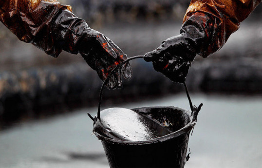 На мировых товарных рынках нефть незначительно подорожала