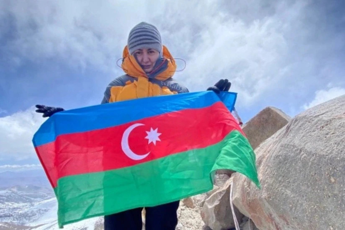 Азербайджанская альпинистка покорила самую высокую вершину Антарктиды - ФОТО 