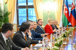 В Братиславе состоялась встреча президентов Азербайджана и Словакии в расширенном составе-ОБНОВЛЕНО 