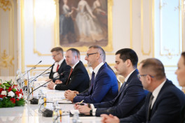 Президент Азербайджана провёл с председателем Нацсовета Словакии встречи один на один и в расширенном составе-ОБНОВЛЕНО 