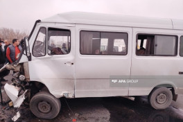 В Азербайджане столкнулись легковой автомобиль и микроавтобус, шесть пострадавших - ОБНОВЛЕНО 