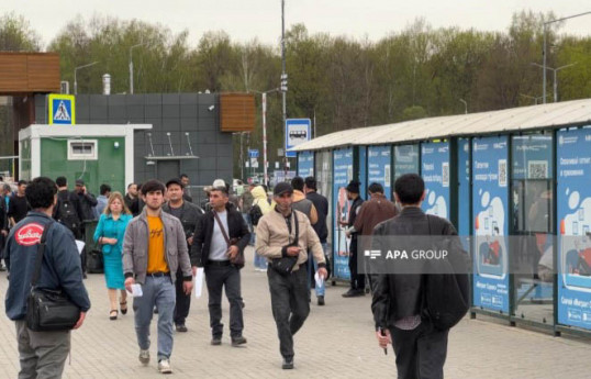 В Санкт-Петербурге мигрантам запрещено работать водителями такси и курьерами