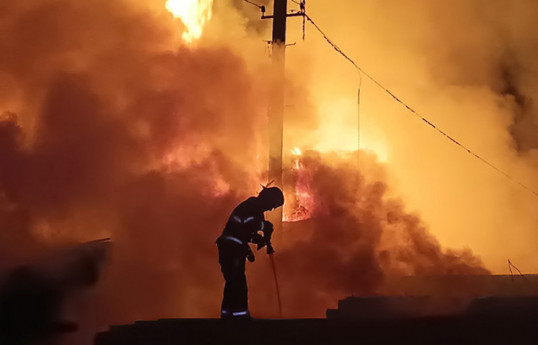 В Петербурге в здании рынка произошел пожар