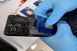 Внутри мобильного телефона гражданина Азербайджана были обнаружены спрятанные золотые слитки