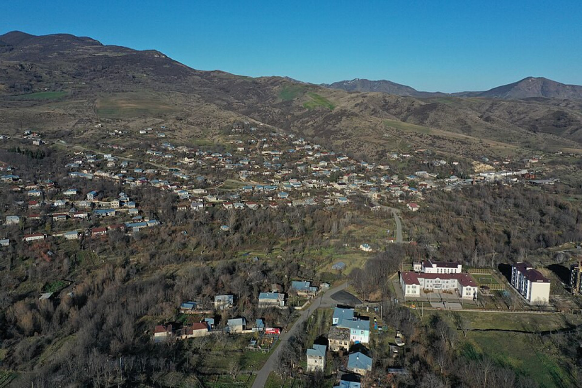В поселок Гырмызы Базар Ходжавендского района прибыла очередная группа переселенцев, им вручены ключи от квартир-ОБНОВЛЕНО 