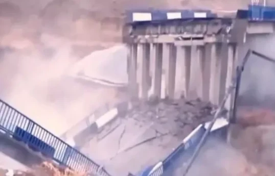 В Казахстане рухнул мост-ВИДЕО 
