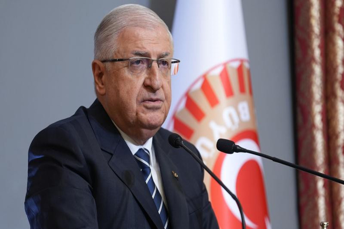 министр обороны Турции Яшар Гюлер