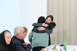 Президент Ильхам Алиев принял участие в открытии 2-го жилого комплекса в Агдаме и встретился с переселившимися сюда жителями - ОБНОВЛЕНО 