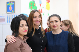 Лейла Алиева, Арзу Алиева и Алена Алиева посетили школу-интернат №5 города Баку