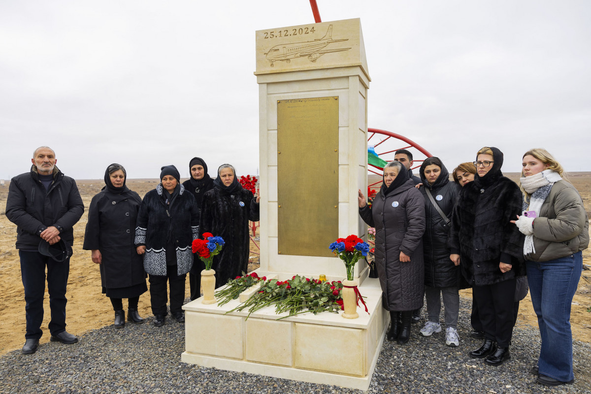 В годовщину трагедии рейса J2-8243 почтена память погибших в Актау - ФОТО 