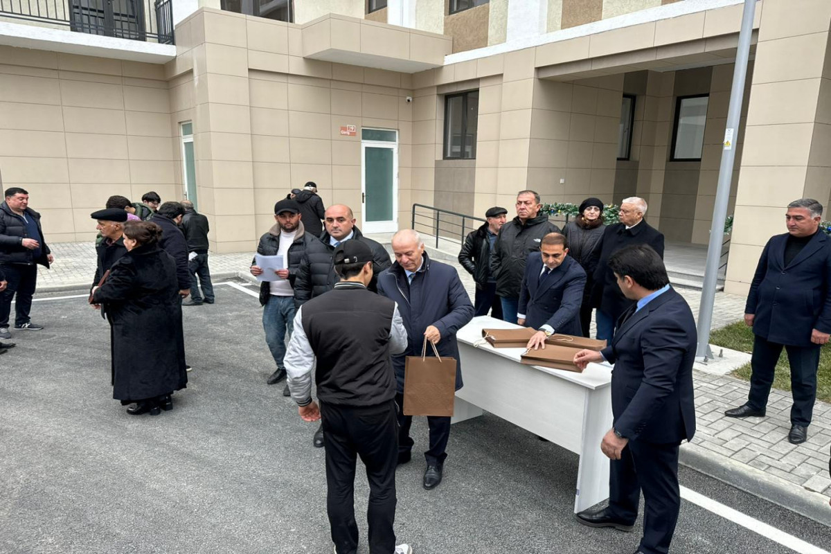 Очередная группа переселенцев прибыла в Агдам, им вручены ключи от квартир - ОБНОВЛЕНО-ФОТО 