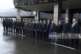 Минутой молчания почтена память погибших в результате крушения самолета AZAL-ФОТО 