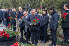 В годовщину трагедии рейса J2-8243 почтена память погибших в Актау - ФОТО 