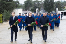 В годовщину трагедии рейса J2-8243 почтена память погибших в Актау - ФОТО 