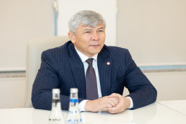 Анар Гулиев провел встречу с послом Кыргызстана