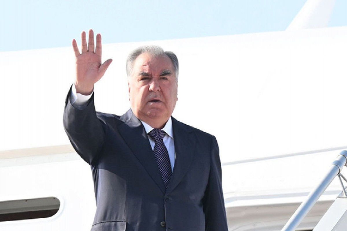 Президент Таджикистана прибыл с визитом в Азербайджан