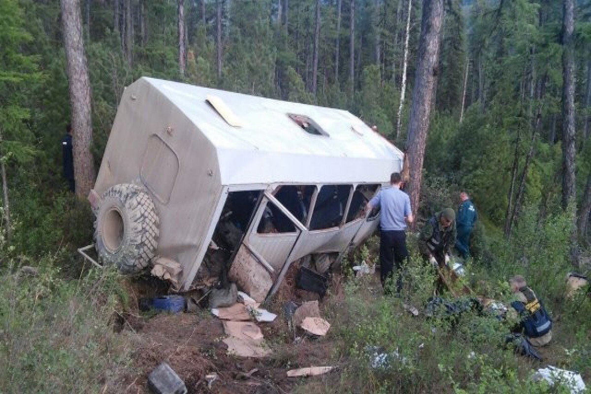 В России в результате падения автобуса в ущелье погибло 14 человек