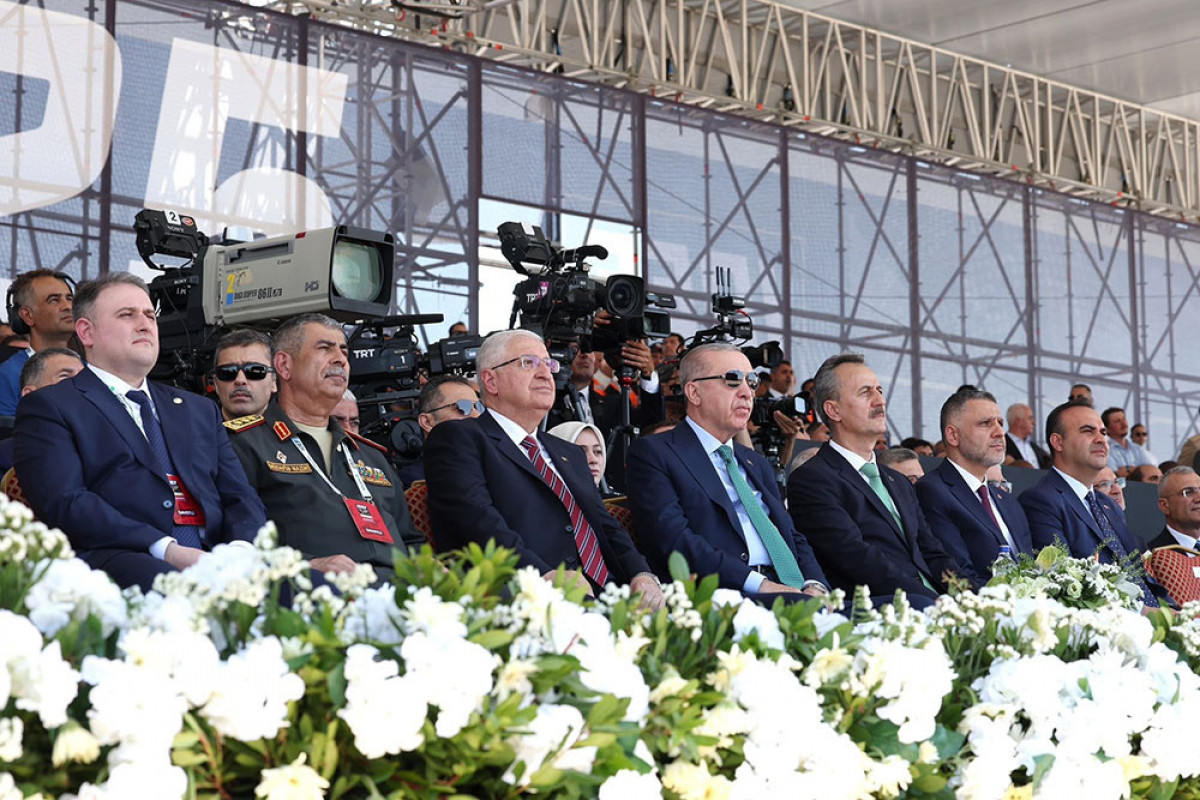 Руководство Минобороны Азербайджана принимает участие в выставке «IDEF 2025» в Турции