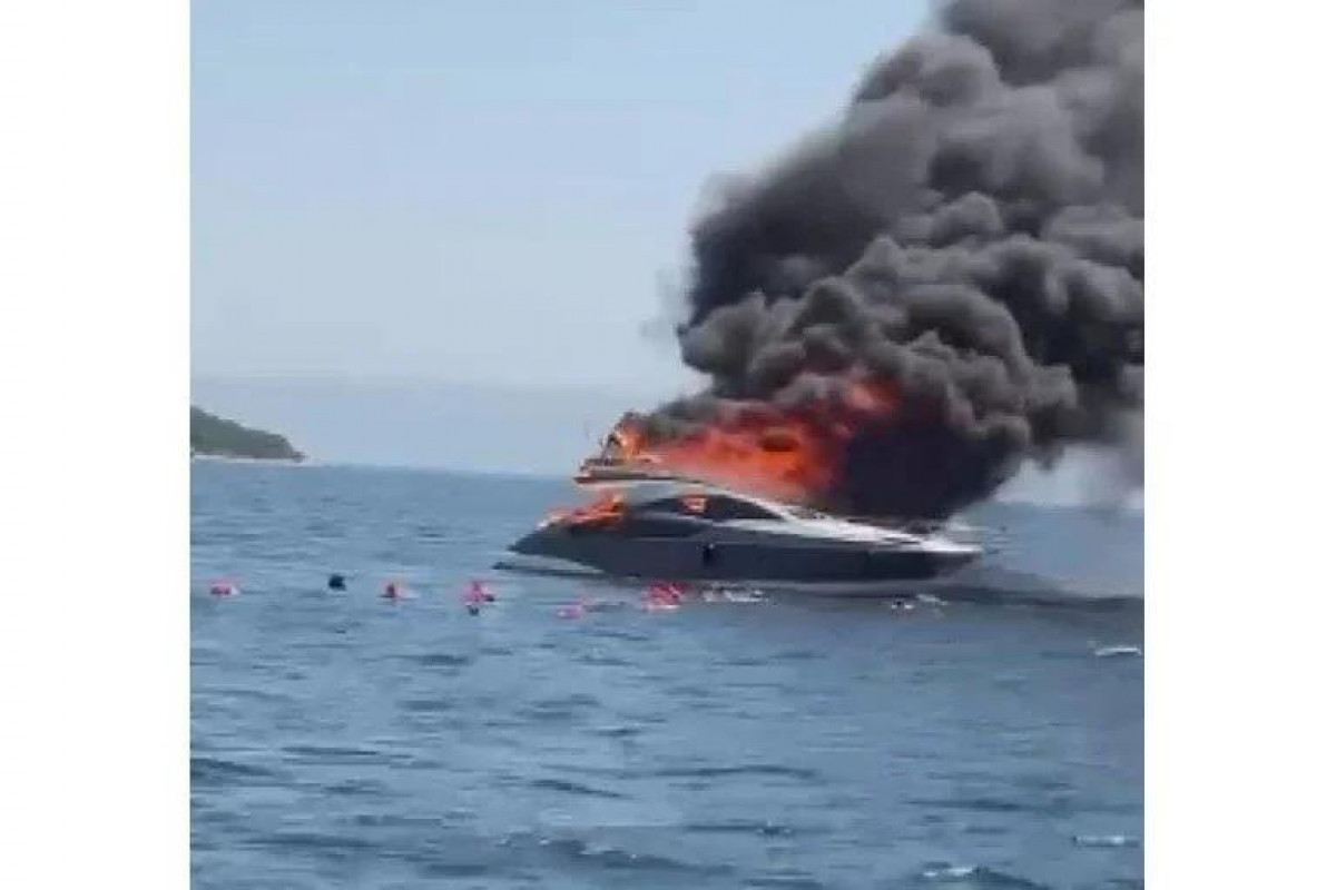 В Стамбуле горит яхта с 12 пассажирами-ВИДЕО 