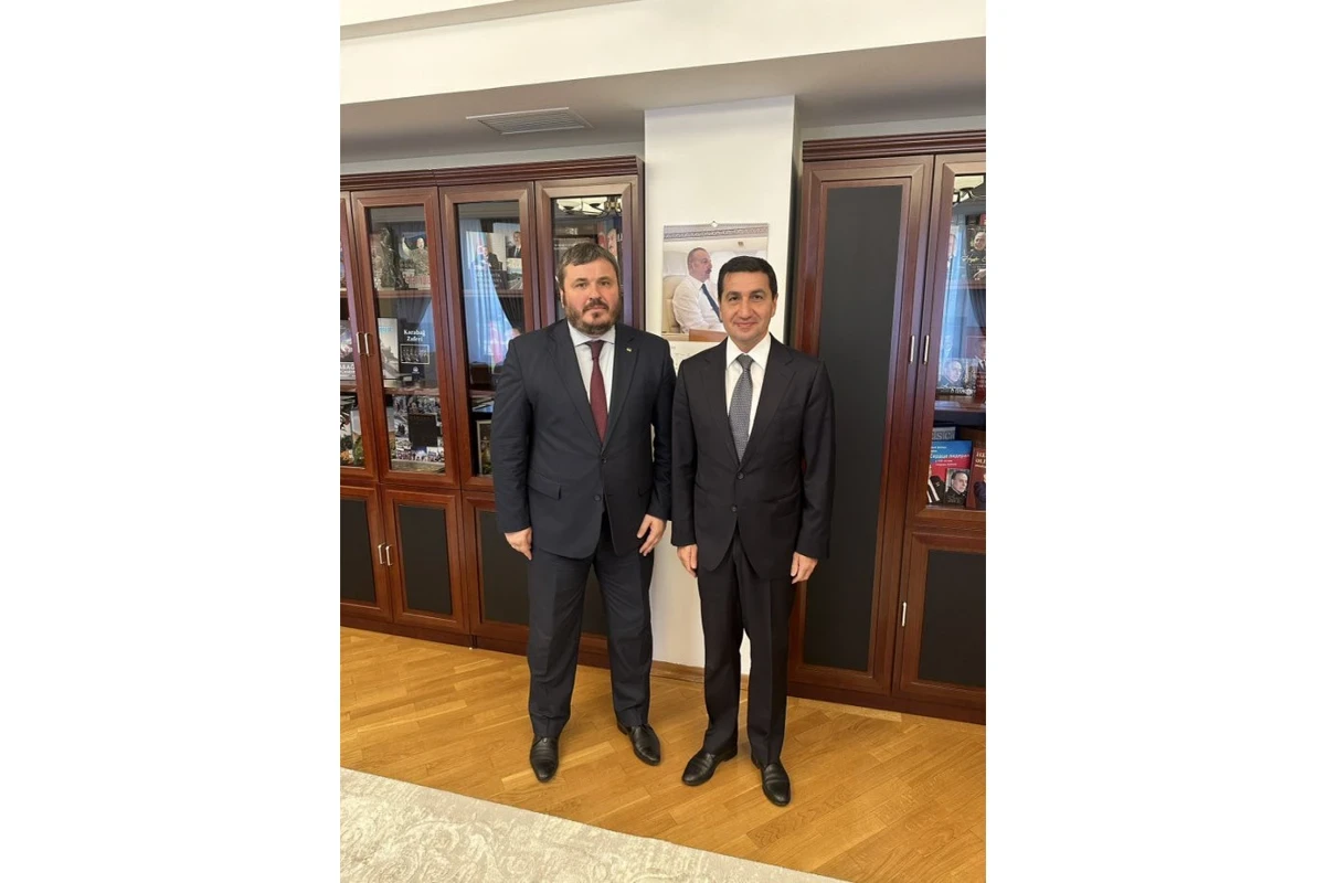Помощник Президента Азербайджана встретился с послом Украины