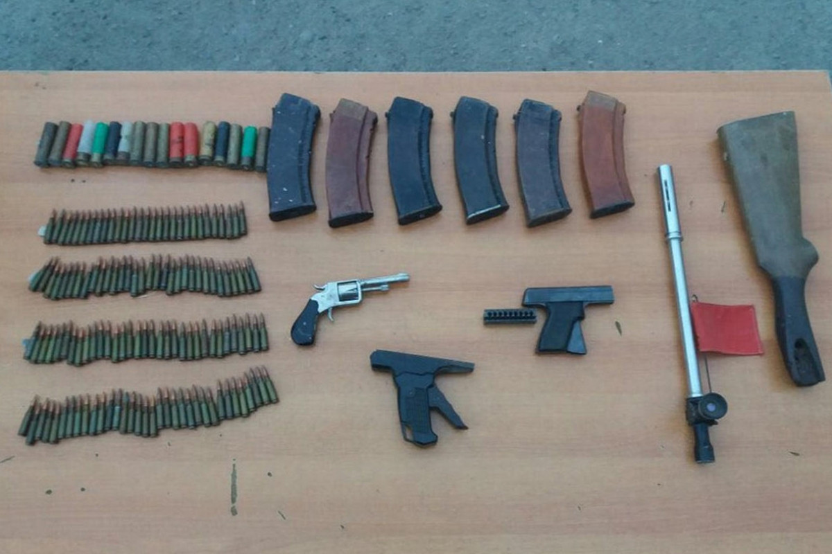 В Баку обнаружены оружие и боеприпасы