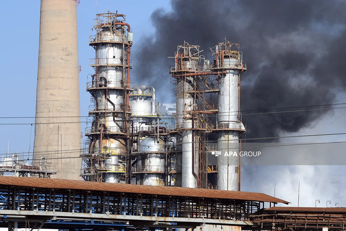 Пожар на территории нефтеперерабатывающего завода в Баку потушен- ОБНОВЛЕНО-1-ВИДЕО-ФОТО 