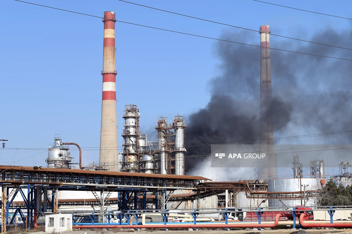 Пожар на территории нефтеперерабатывающего завода в Баку потушен- ОБНОВЛЕНО-1-ВИДЕО-ФОТО 