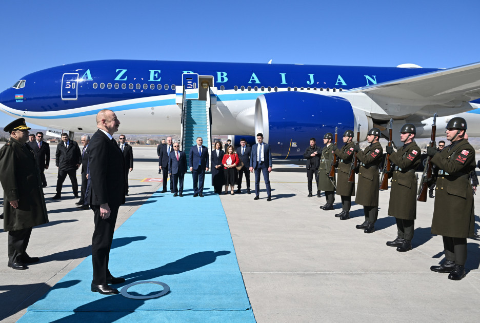 Президент Азербайджана прибыл с рабочим визитом в Турцию