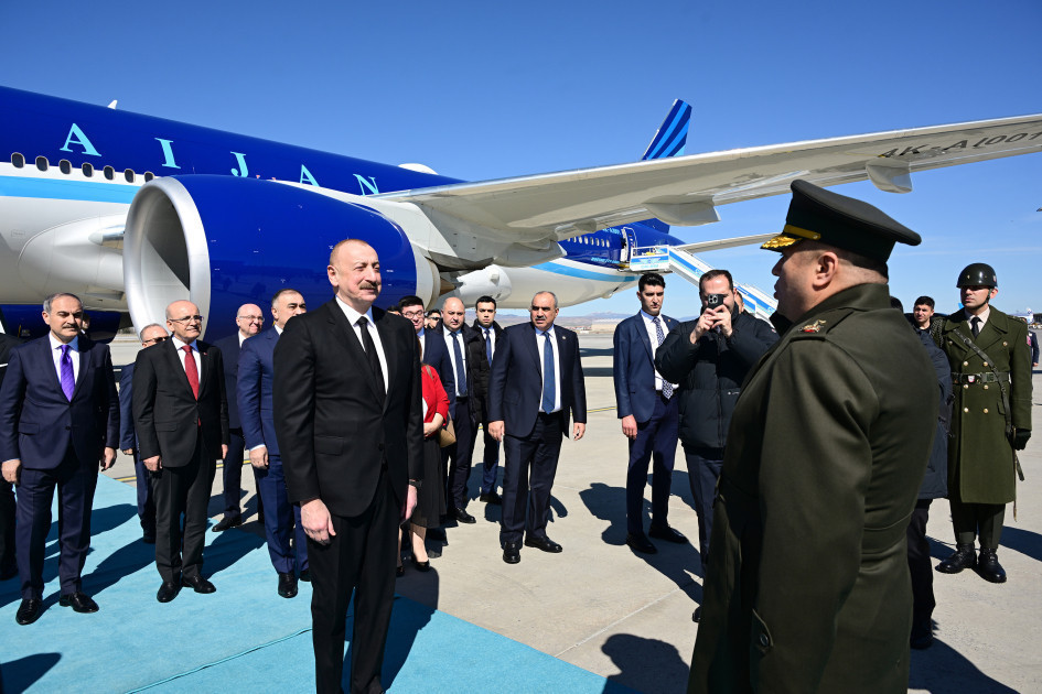 Президент Азербайджана прибыл с рабочим визитом в Турцию