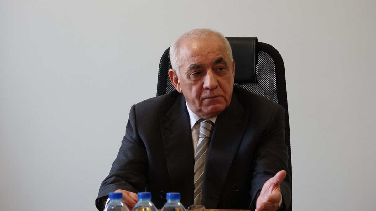 Премьер-министр Азербайджана провел оперативное совещание на нефтеперерабатывающем заводе