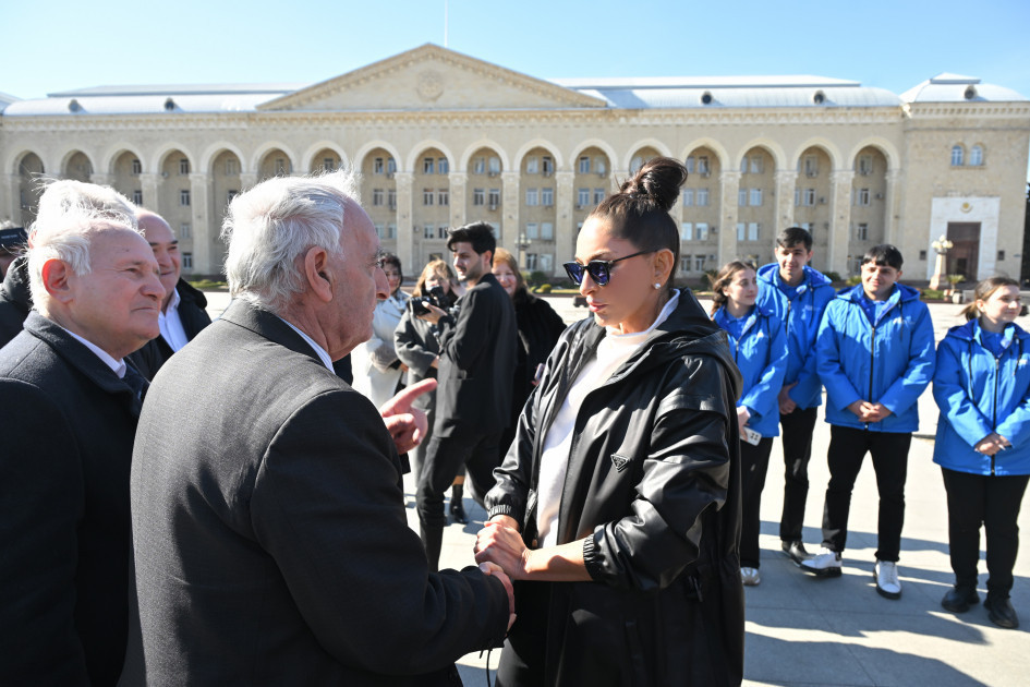Первый вице-президент Мехрибан Алиева совершила поездку в Гянджу