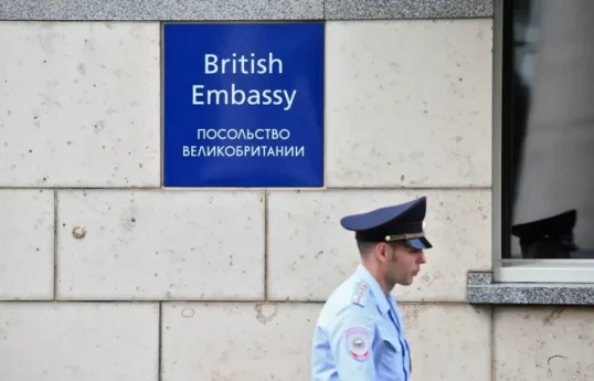 Двух британских дипломатов лишили аккредитации в РФ